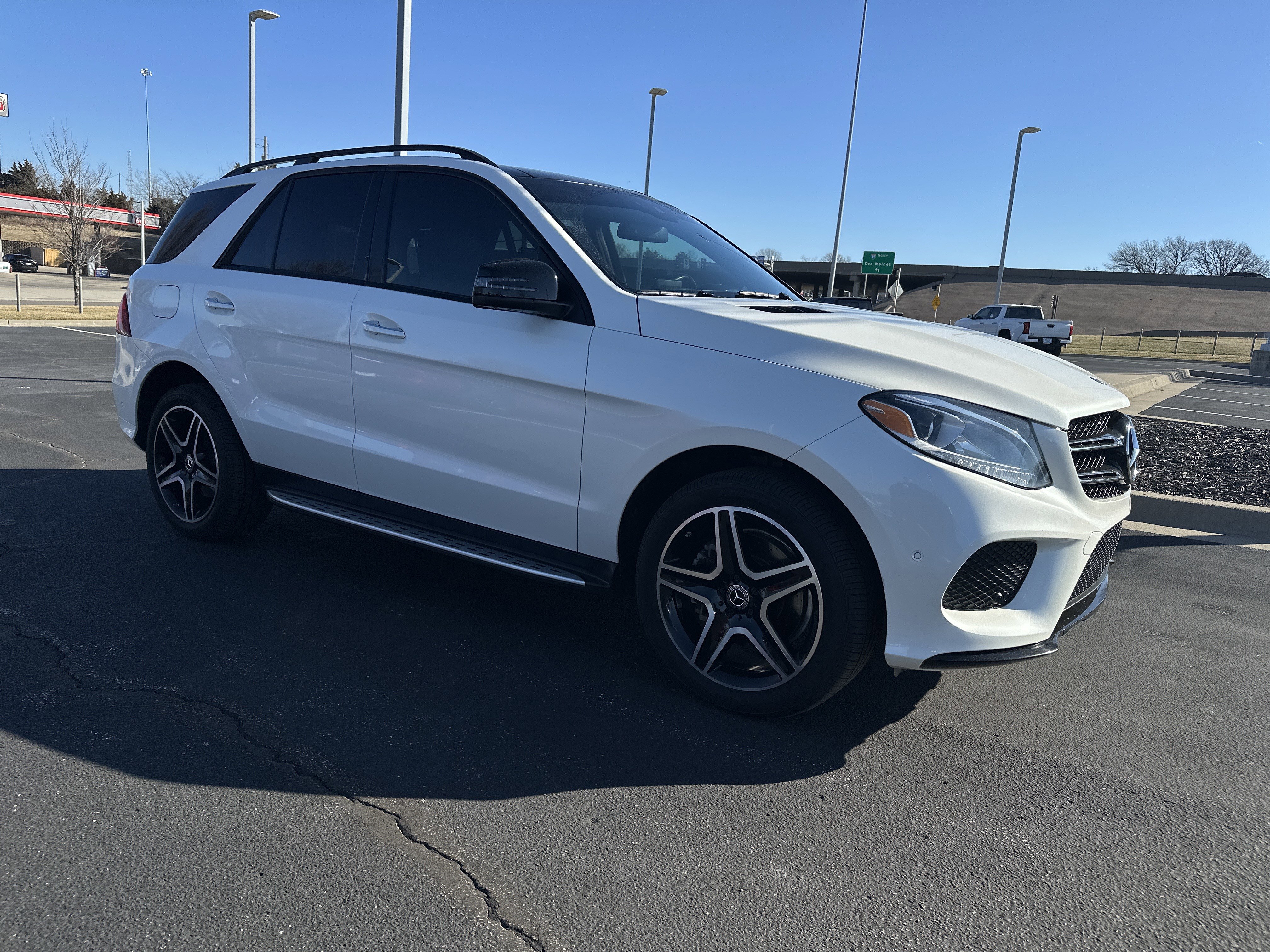Used 2017 Mercedes-Benz GLE 350 4MATIC image 2