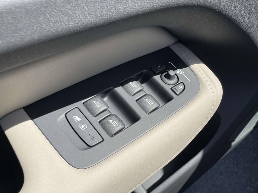 New 2026 Volvo XC60 B5 Plus w/ Protection Package Premier image 6