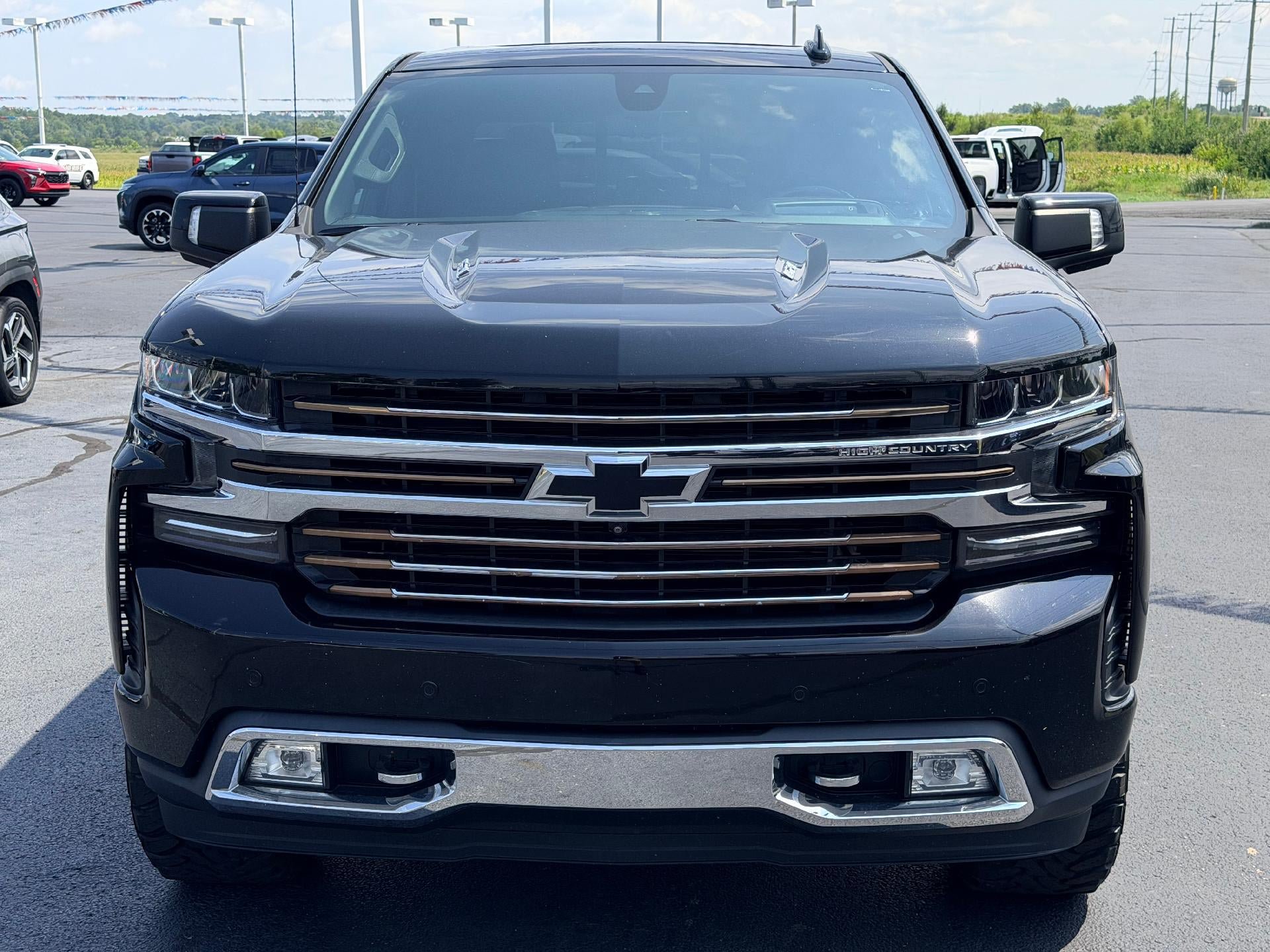 Used 2019 Chevrolet Silverado 1500 High Country w/ Technology Package AWD/4WD image 2