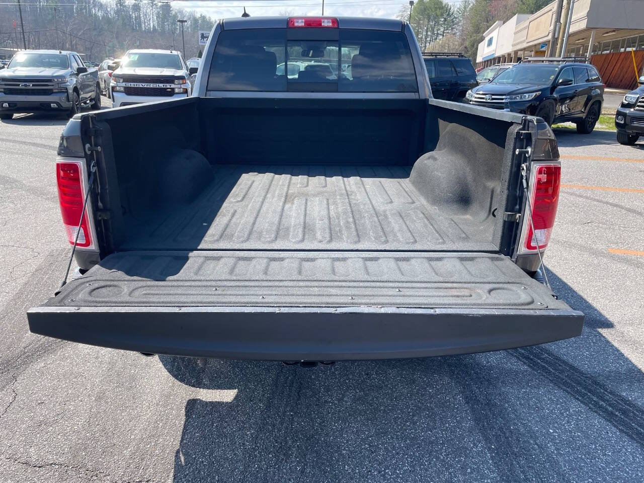 Used 2017 RAM 1500 Laramie w/ Convenience Group AWD/4WD image 11
