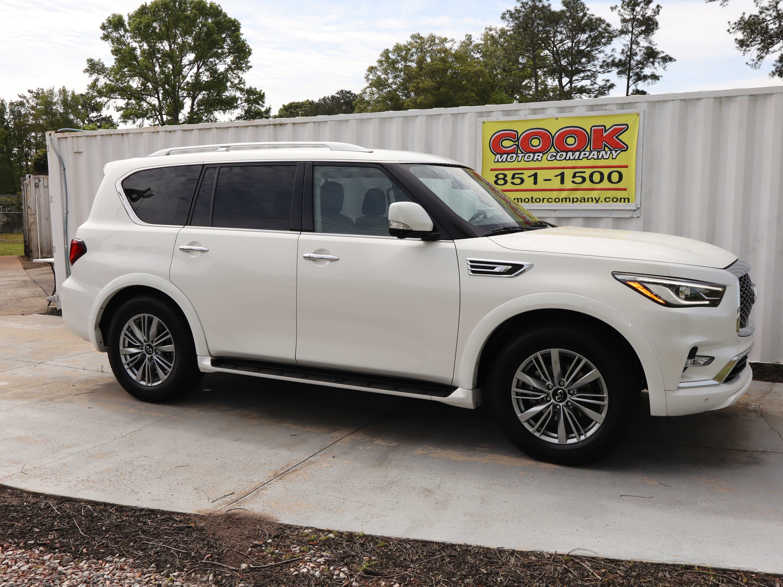 Used 2021 INFINITI QX80 Luxe AWD/4WD image 4