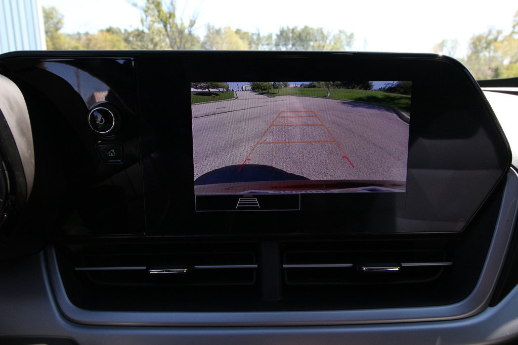 Used 2024 Chevrolet Trax RS w/ Driver Confidence Package FWD image 21