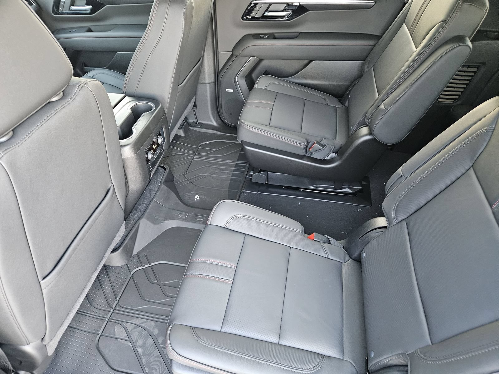 New 2026 Chevrolet Suburban RST w/ Comfort Package AWD/4WD image 26