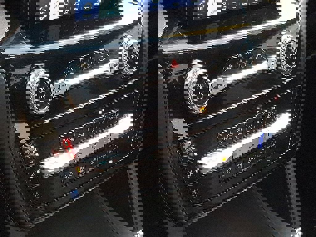 Used 2023 Ford Explorer Platinum w/ Technology Package AWD/4WD image 18