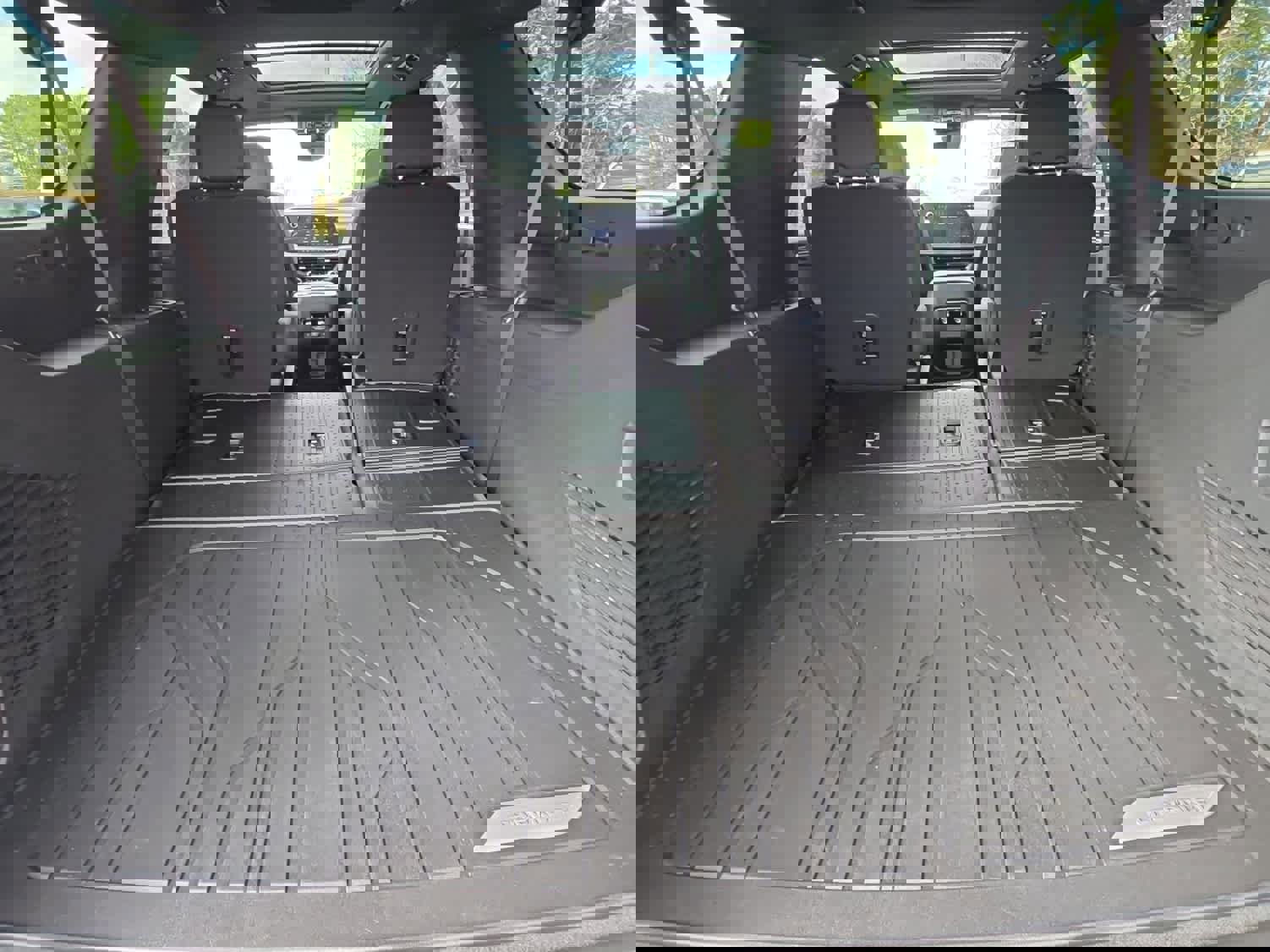 New 2026 Chevrolet Suburban High Country image 42