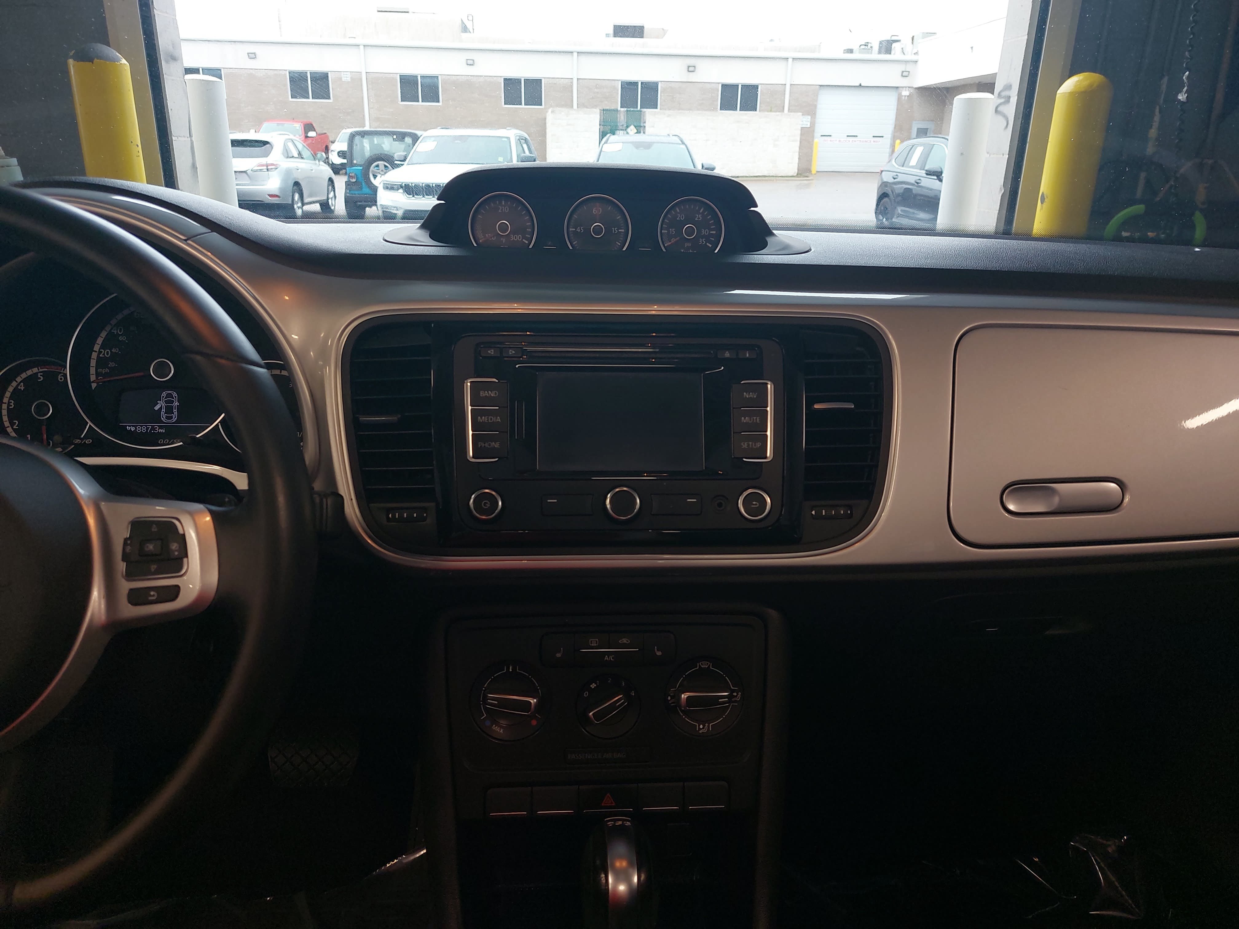 Used 2013 Volkswagen Beetle TDI FWD image 21