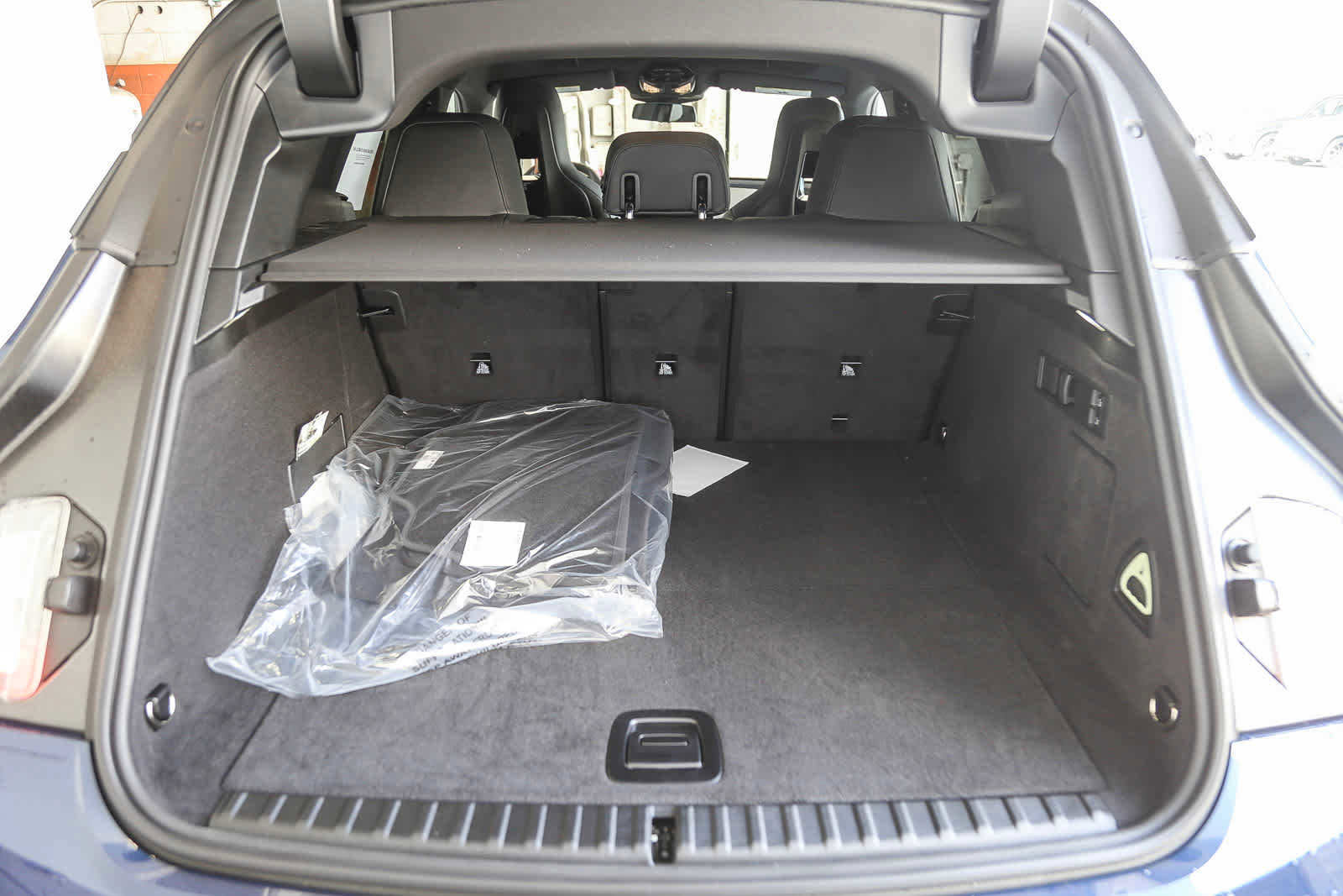 Used 2025 BMW iX xDrive50 w/ Premium Package image 26