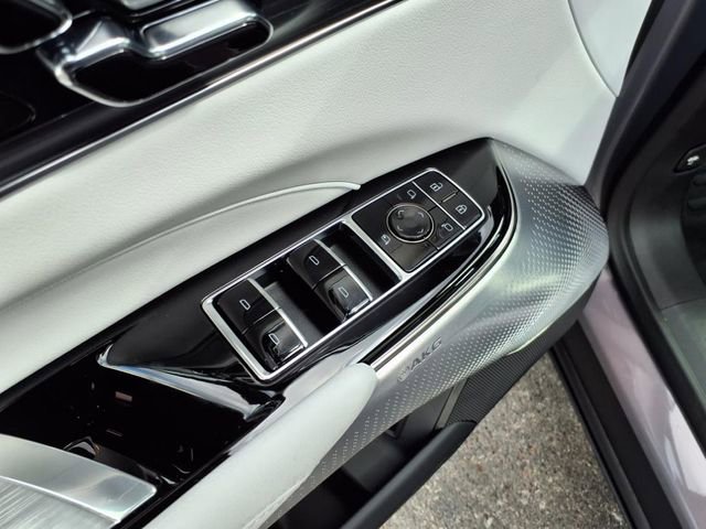 New 2025 Cadillac Lyriq Luxury RWD image 27