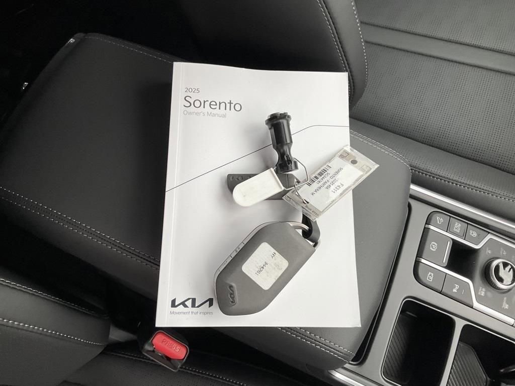 Certified 2025 Kia Sorento S AWD/4WD image 28