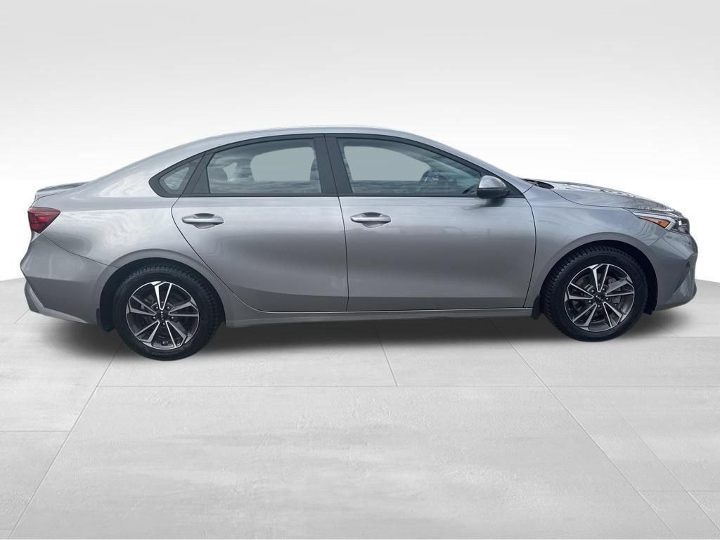 Used 2023 Kia Forte LXS w/ LXS Technology Package FWD image 4