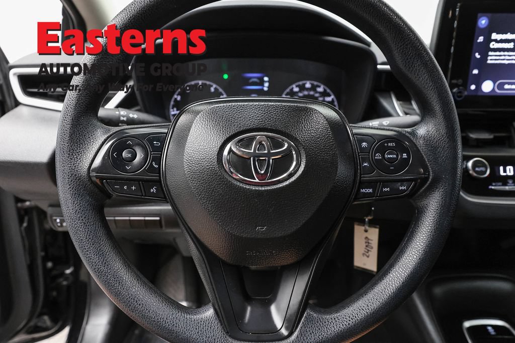 Used 2025 Toyota Corolla LE FWD image 12