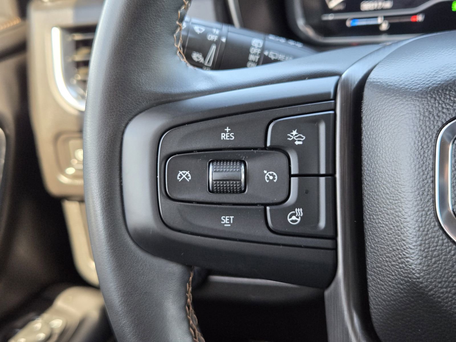 Used 2023 GMC Yukon XL AT4 w/ Technology Package image 31