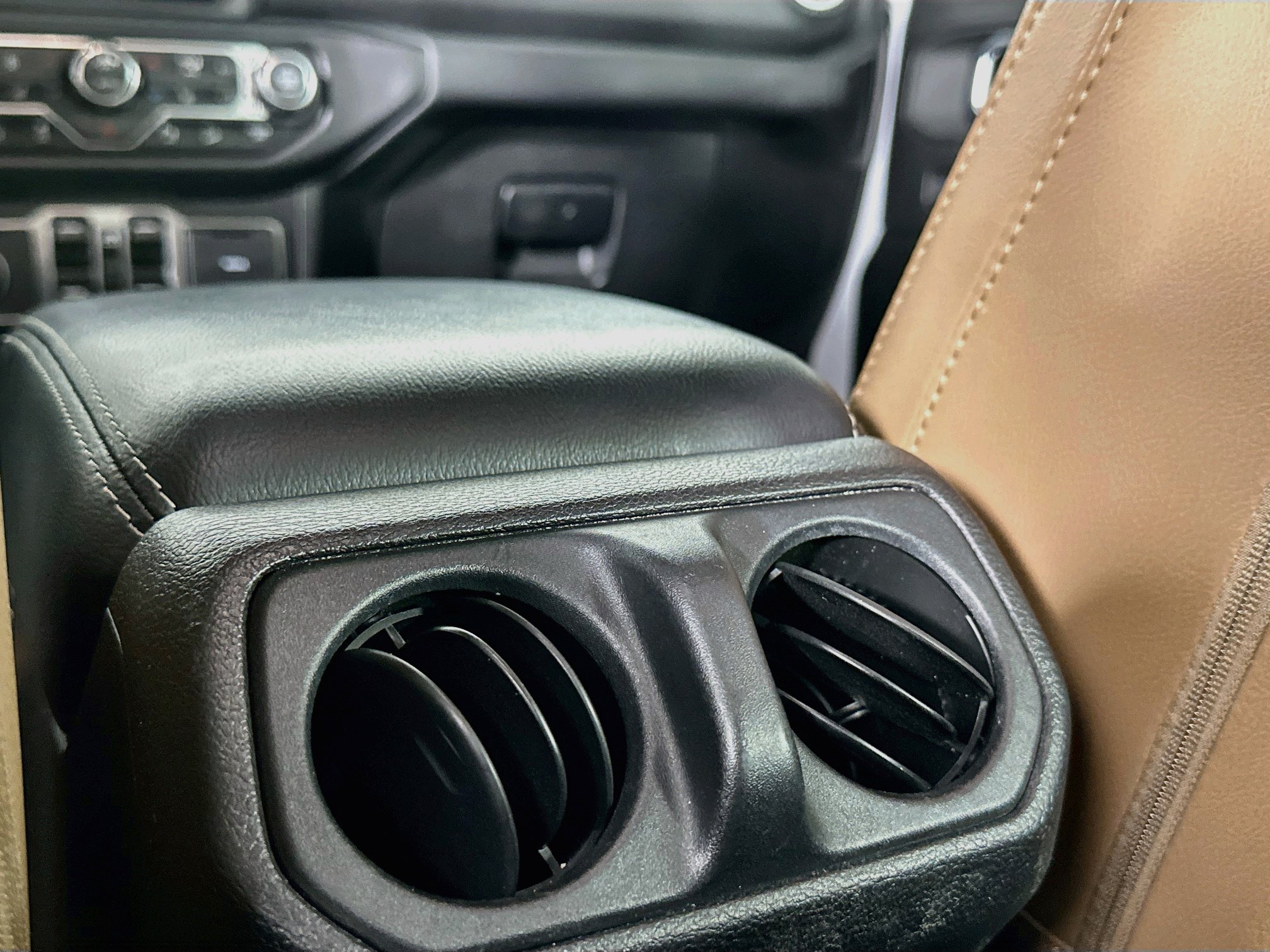 Used 2020 Jeep Wrangler Unlimited Sahara AWD/4WD image 27