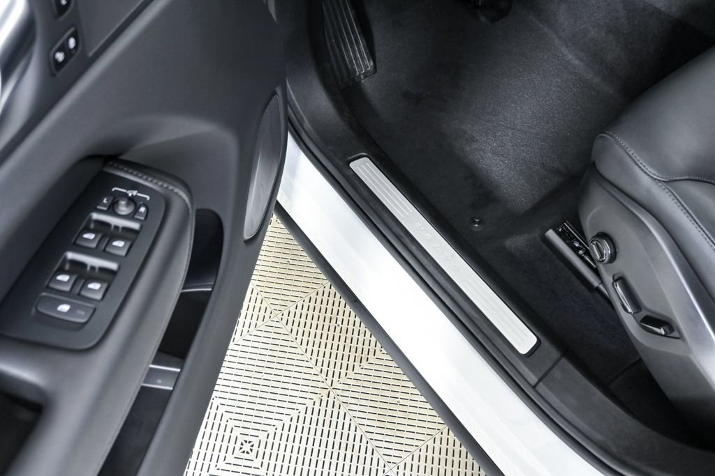 Certified 2025 Volvo XC60 B5 Core AWD/4WD image 9
