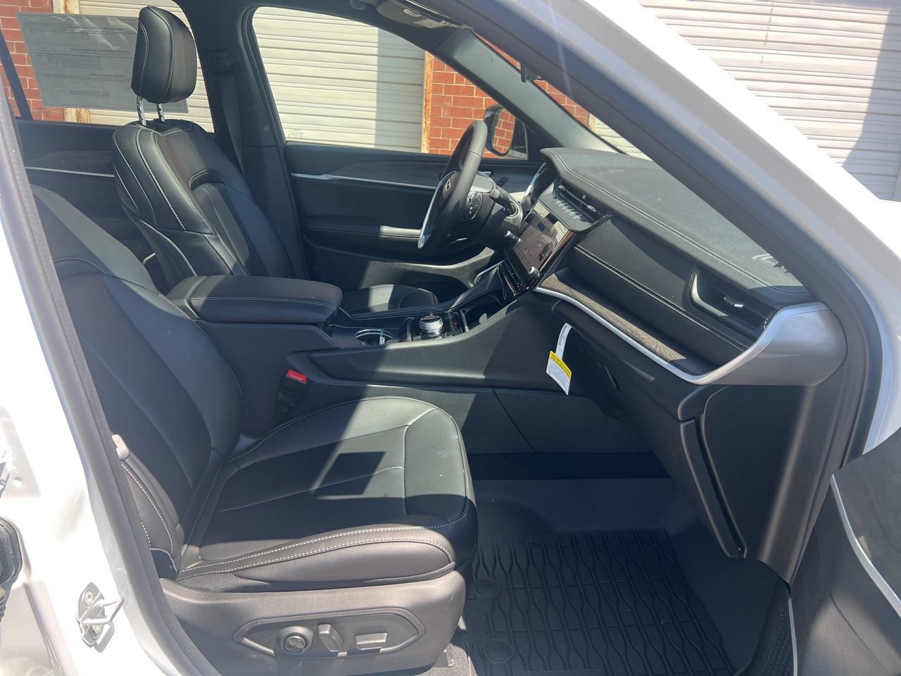 New 2026 Jeep Grand Cherokee Limited w/ Limited Altitude Package AWD/4WD image 21