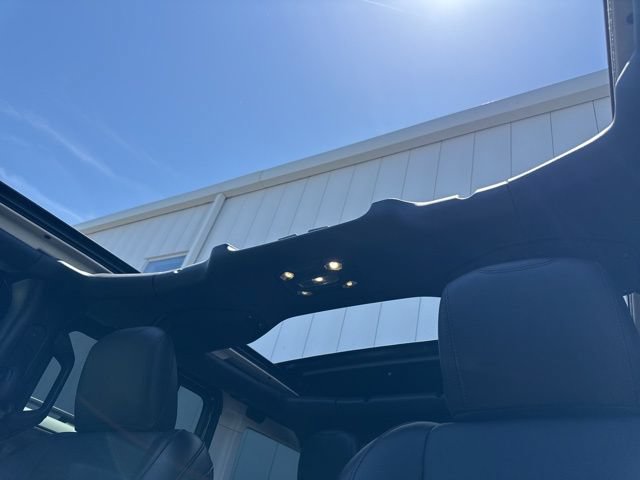 Used 2023 Jeep Wrangler Unlimited Sahara AWD/4WD image 18