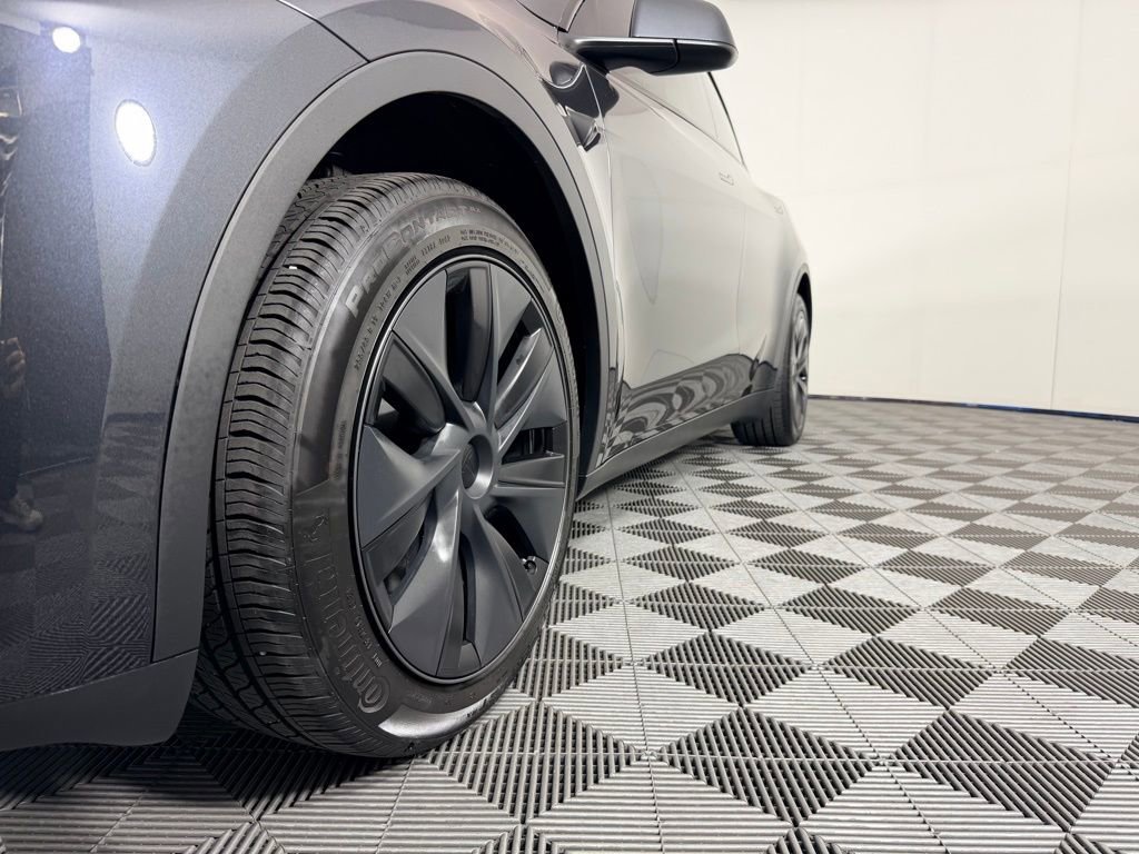 Used 2025 Tesla Model Y Long Range image 10