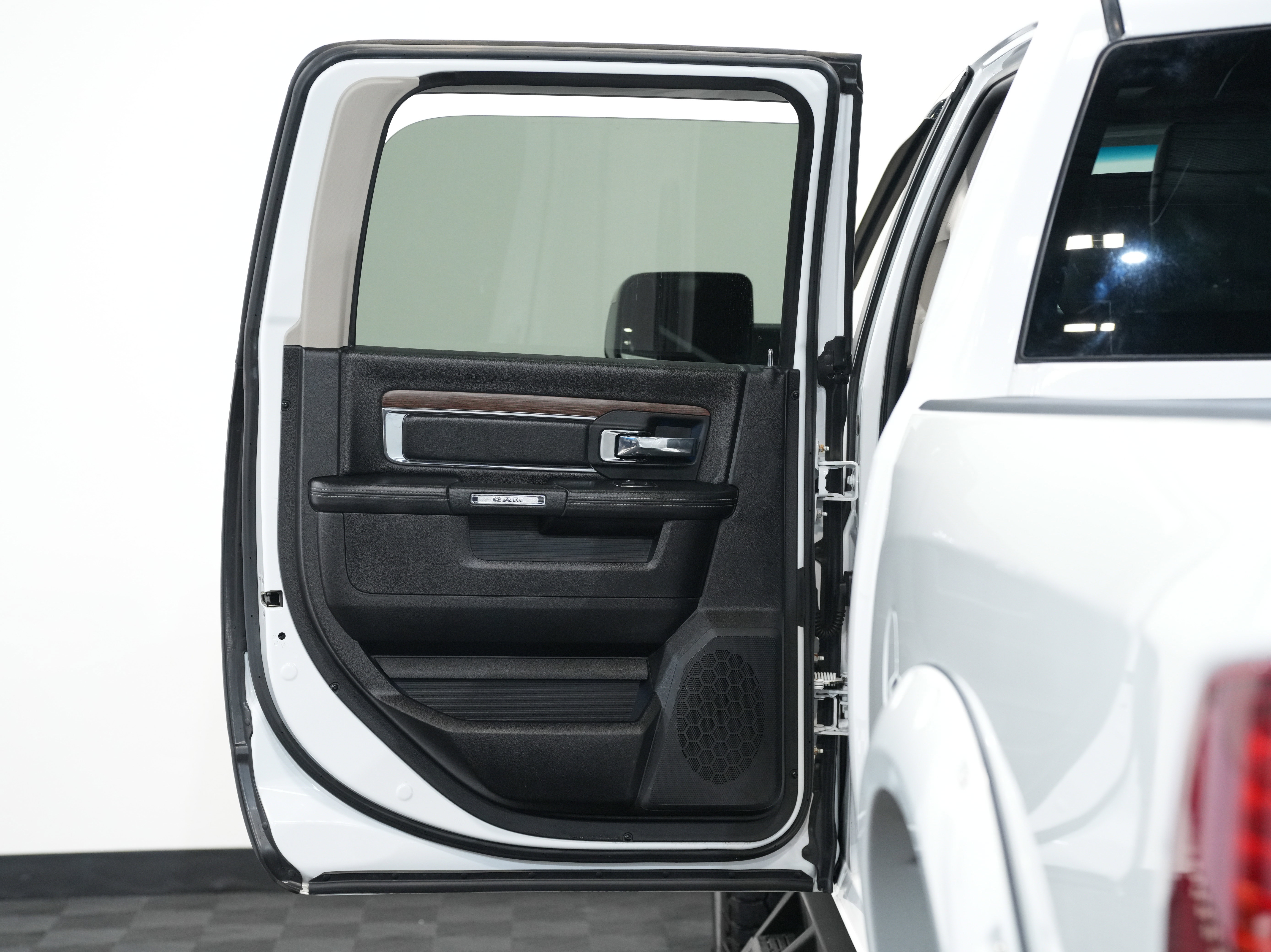 Used 2017 RAM 2500 Laramie w/ Sport Appearance Group image 29