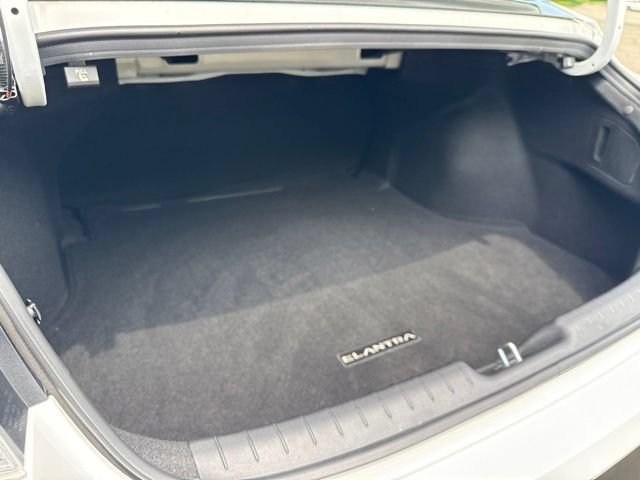 Used 2025 Hyundai Elantra SE FWD image 27