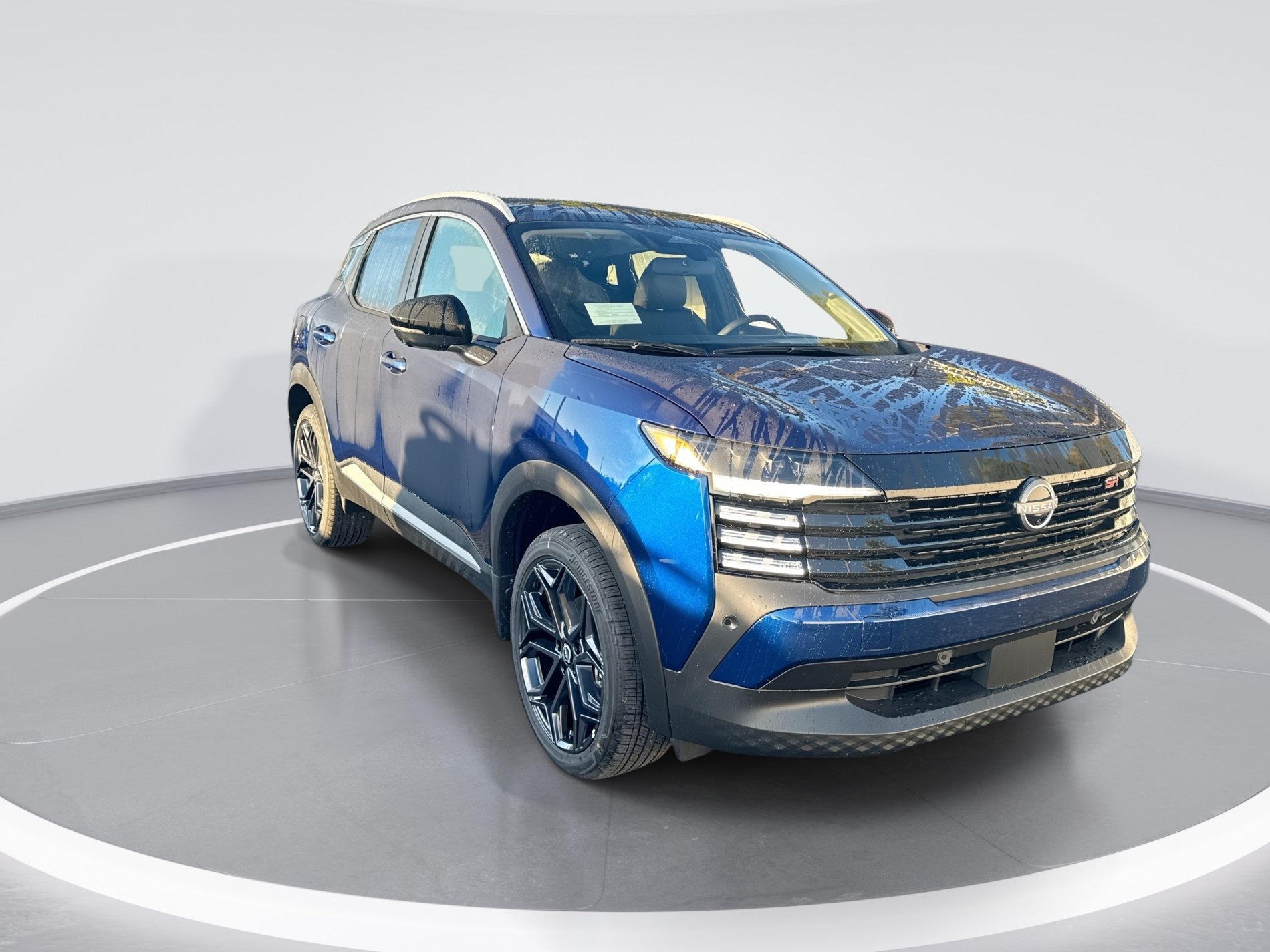New 2027 Nissan Kicks SR FWD image 2
