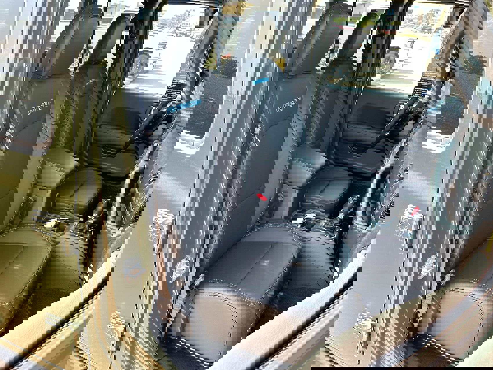 New 2023 Jeep Wrangler Unlimited Rubicon 4xe w/ Cold Weather Group image 24