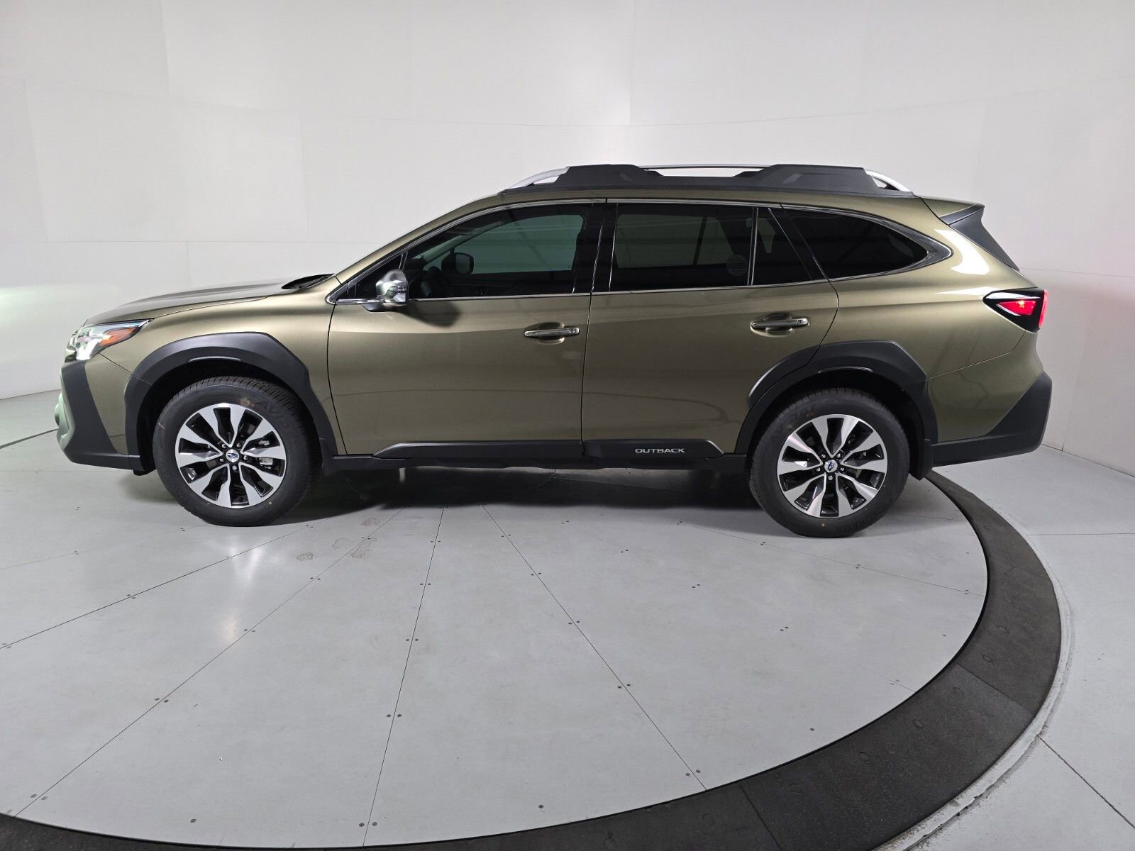 New 2025 Subaru Outback Touring XT image 2