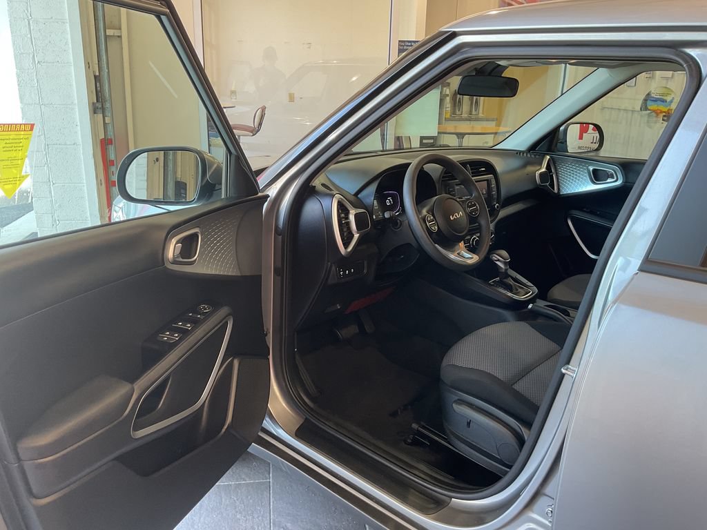 Used 2025 Kia Soul LX FWD image 11