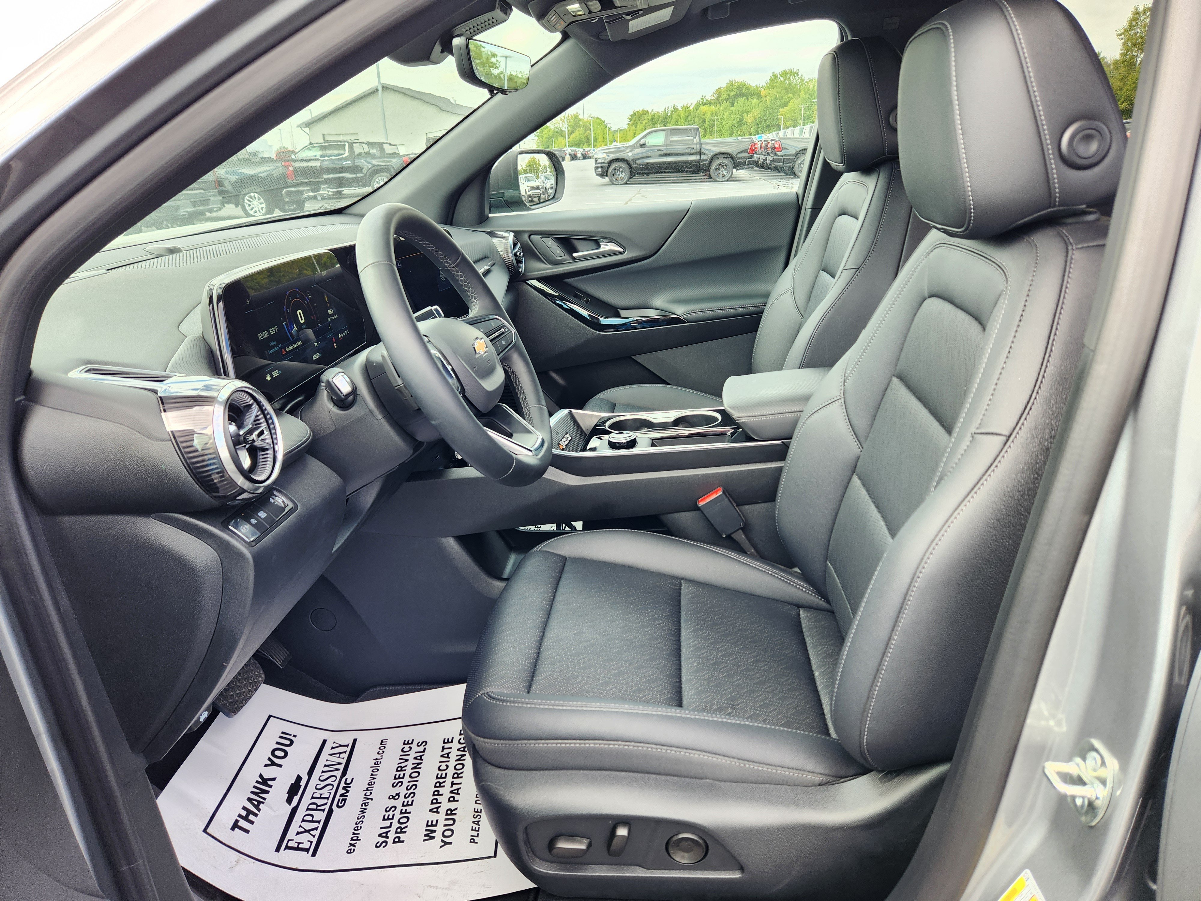 Used 2026 Chevrolet Equinox LT w/ Convenience Package II FWD image 12
