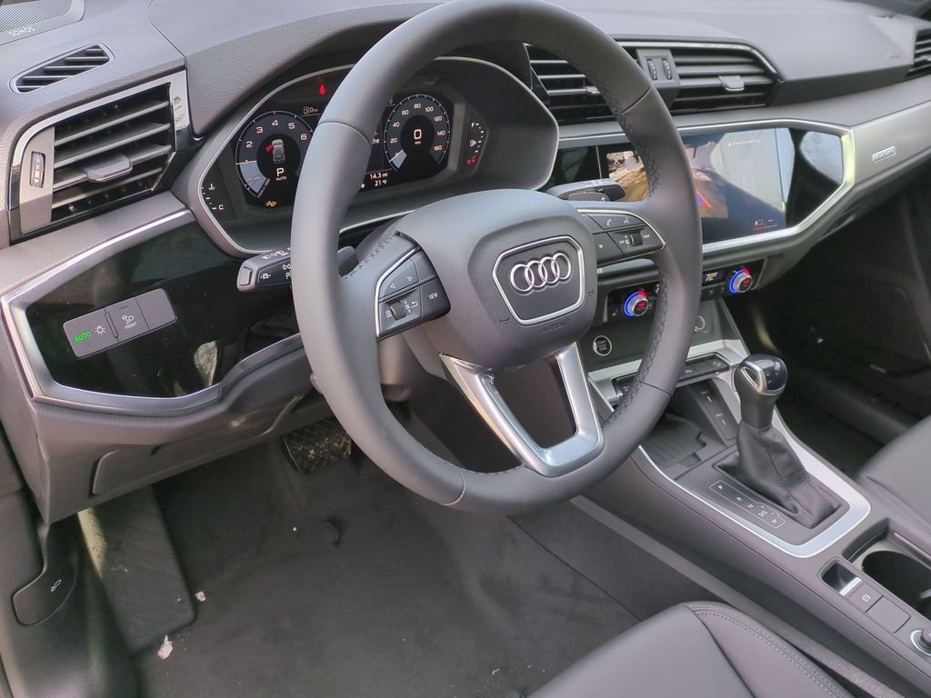 New 2025 Audi Q3 2.0T Premium image 9