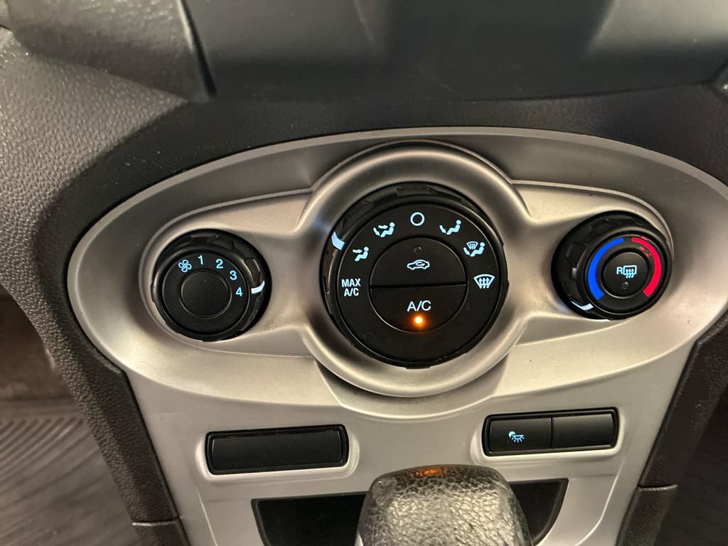 Used 2014 Ford Fiesta SE FWD image 16