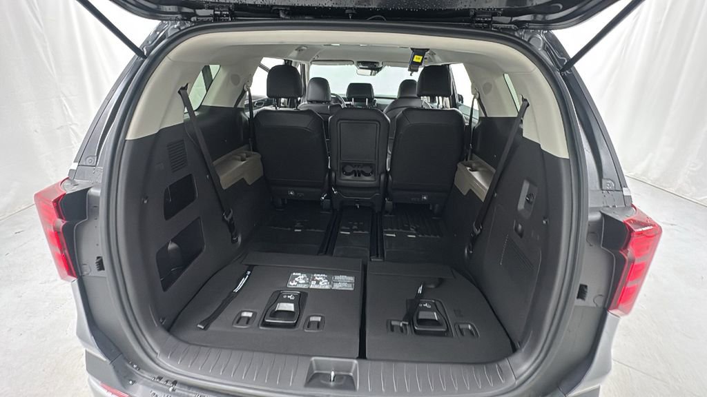 New 2026 Kia Carnival FWD image 16