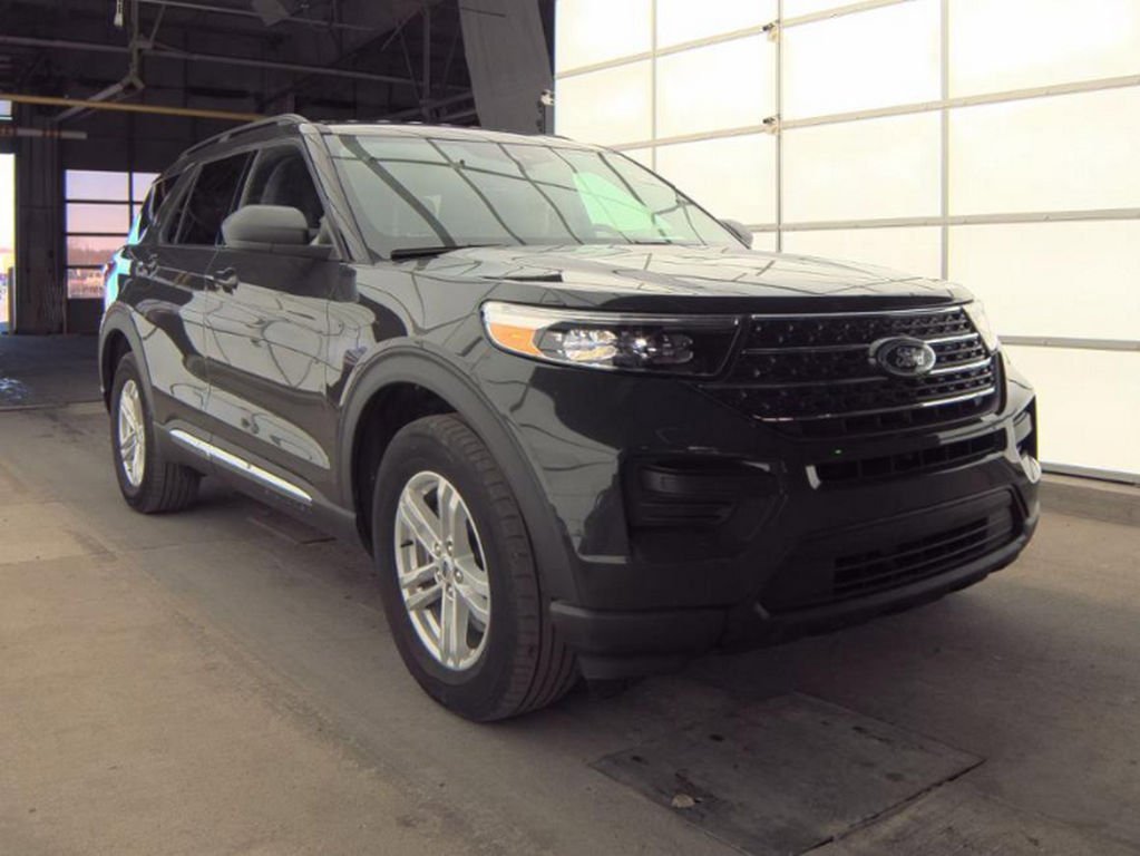 Used 2023 Ford Explorer XLT image 4