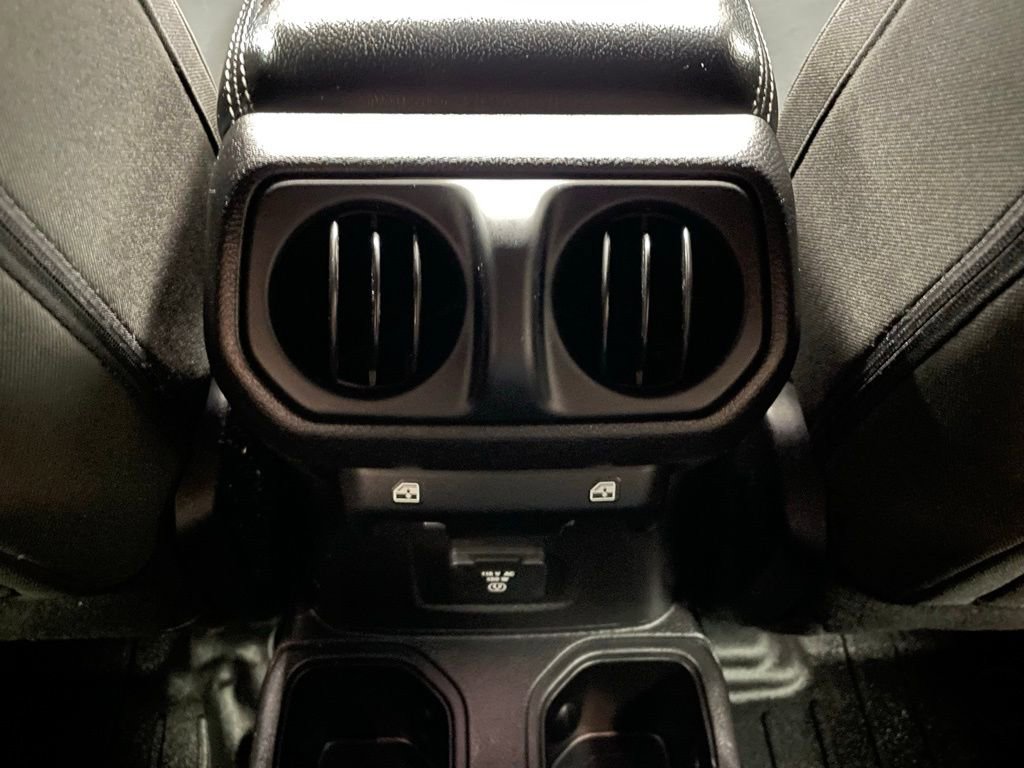 Used 2018 Jeep Wrangler Unlimited Sahara image 23