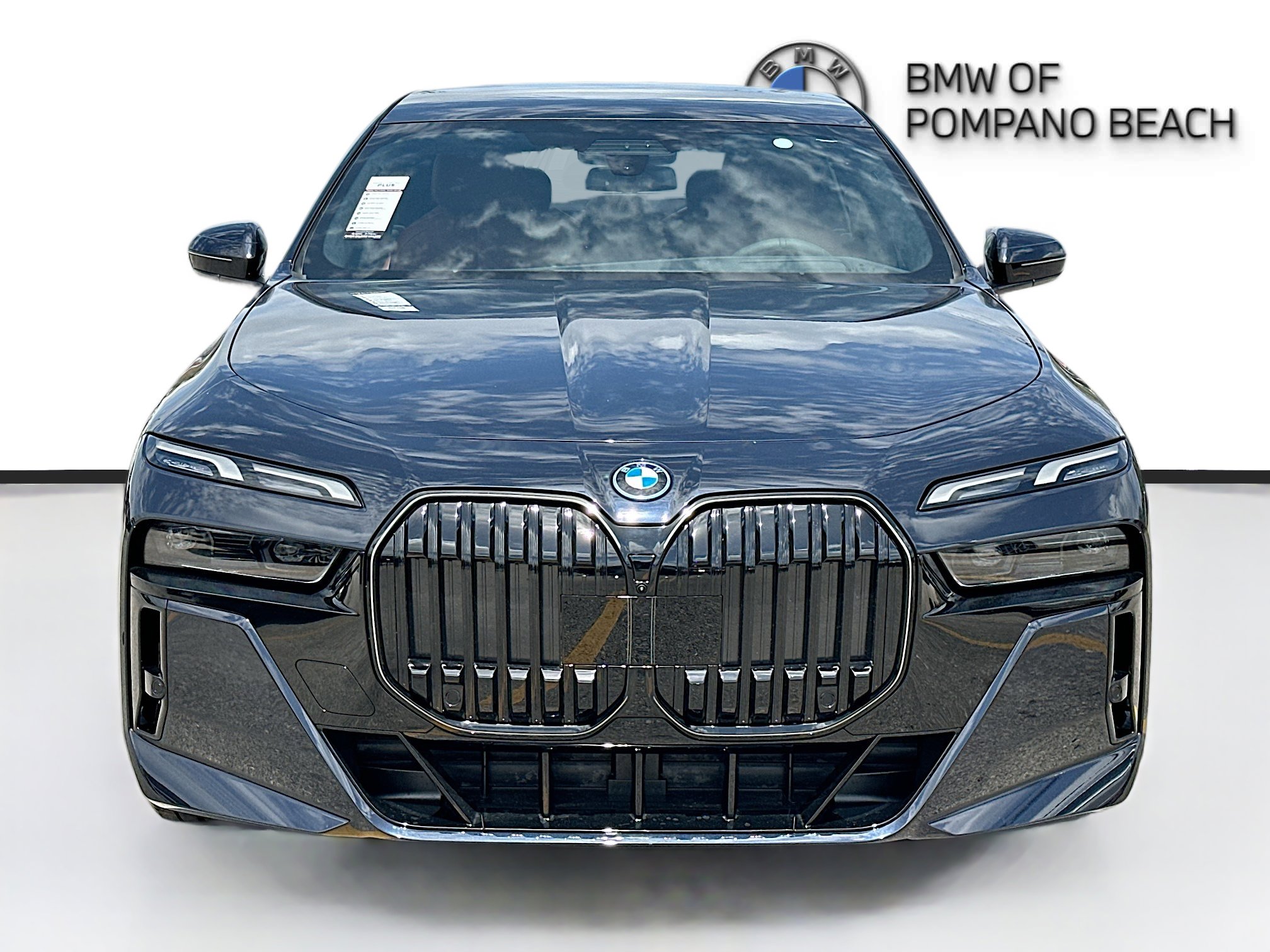 New 2025 BMW 750e xDrive w/ Luxury Rear Seating Package image 2