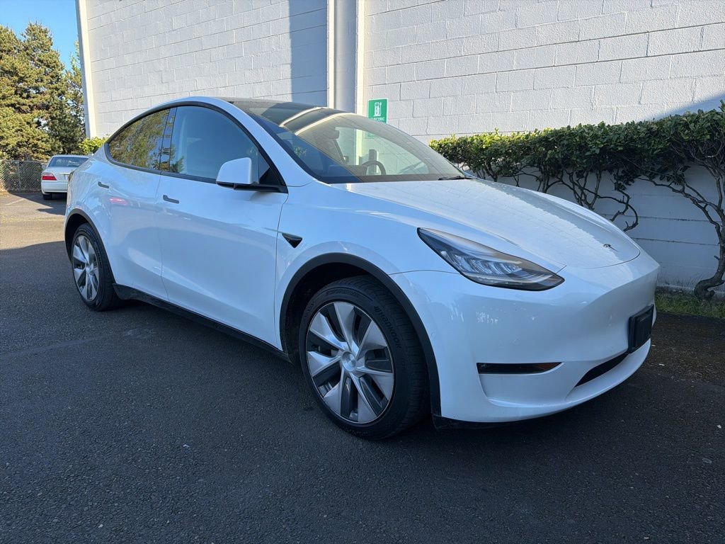 Used 2021 Tesla Model Y Long Range AWD/4WD image 1