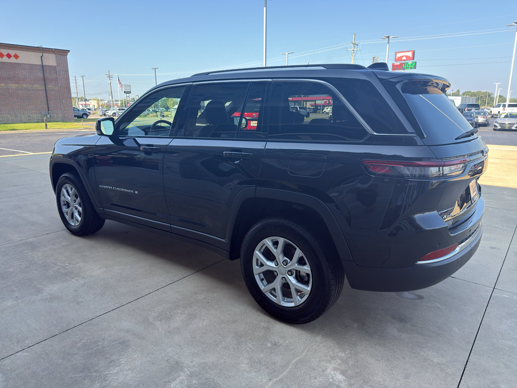 Used 2023 Jeep Grand Cherokee Limited AWD/4WD image 6