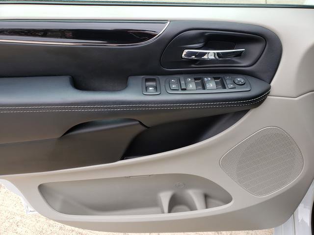 Used 2016 Dodge Grand Caravan SE image 11
