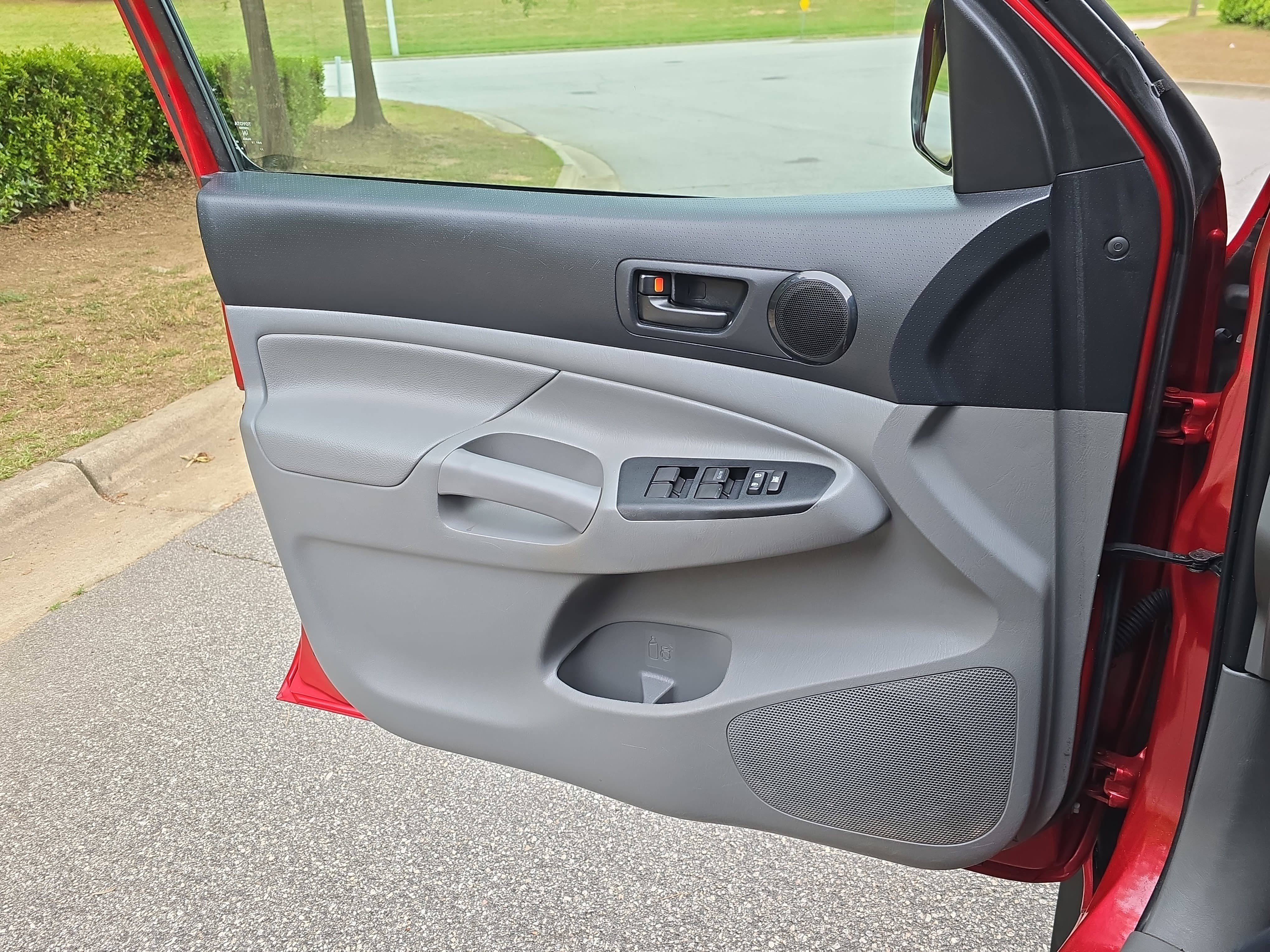 Used 2014 Toyota Tacoma PreRunner w/ Convenience Package RWD image 24