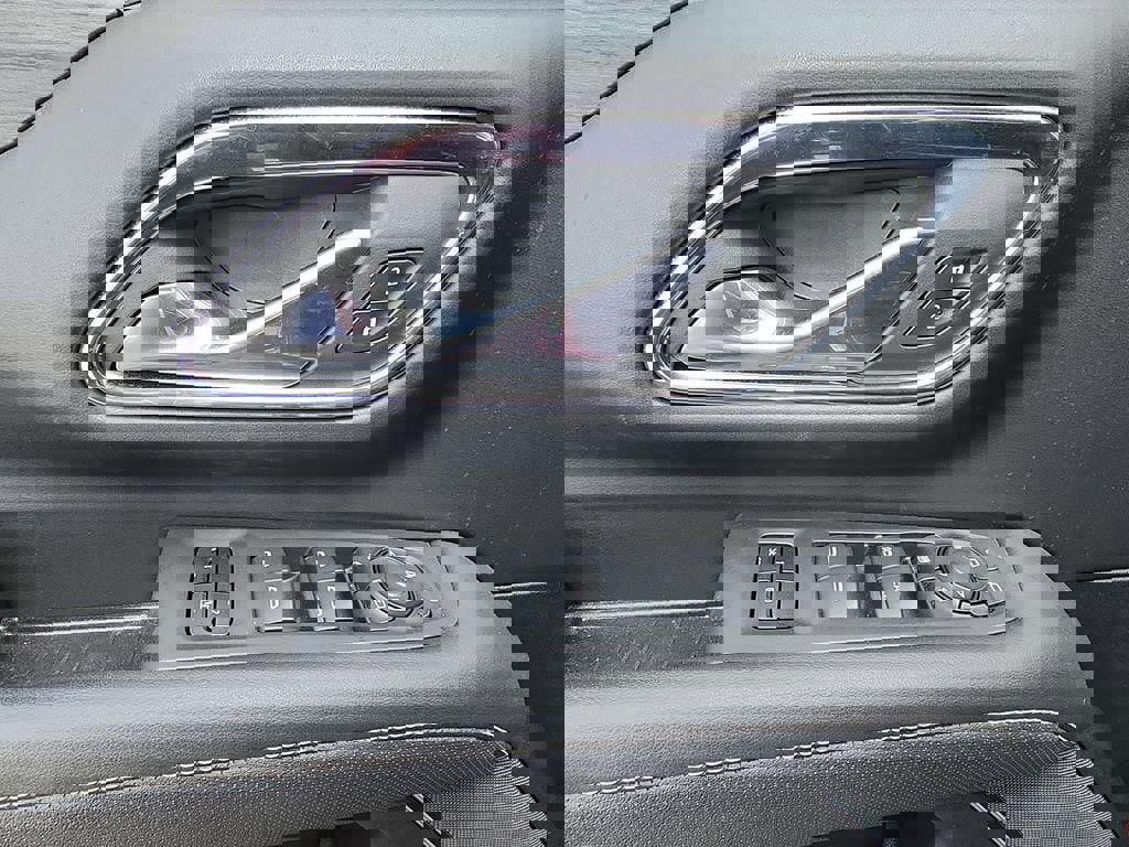 Used 2024 GMC Yukon SLT w/ SLT Premium Package image 23