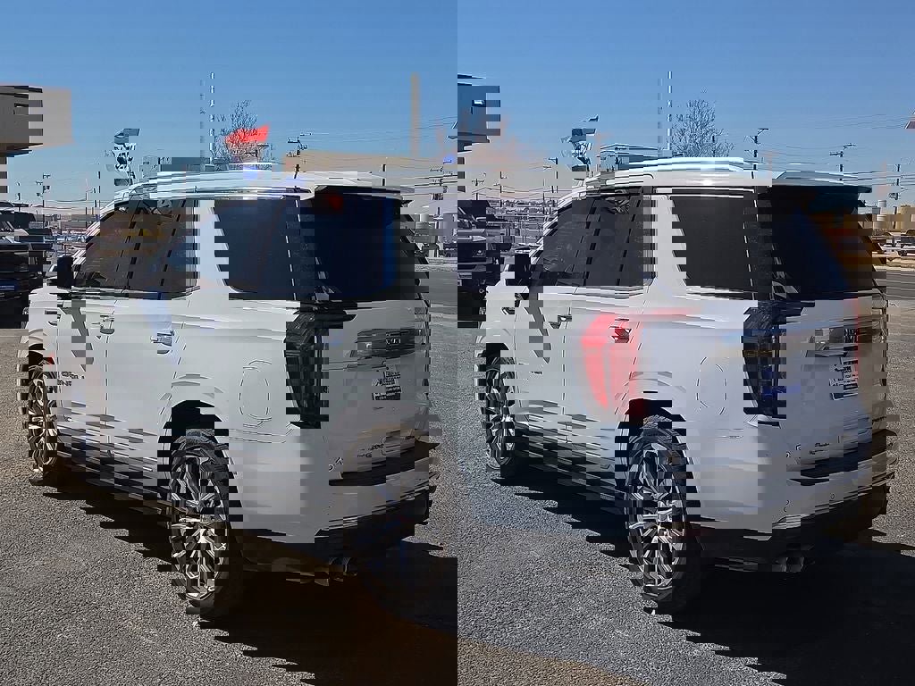 Used 2022 GMC Yukon Denali w/ Denali Ultimate Package image 3