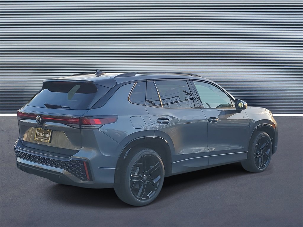 New 2026 Volkswagen Tiguan SE R-Line image 3