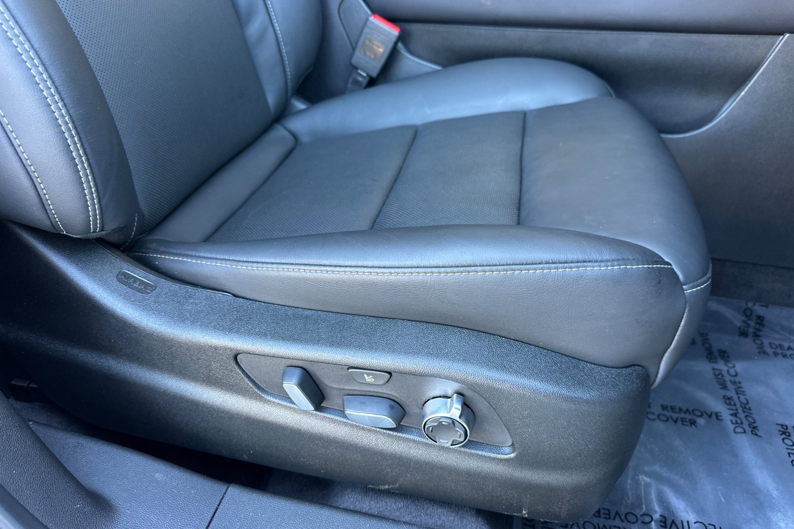 Used 2024 Cadillac XT4 Premium Luxury image 23