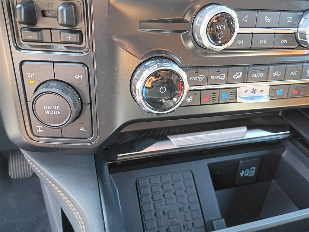 Used 2024 Ford F250 Platinum image 13