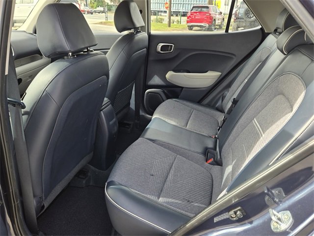 Used 2021 Hyundai Venue image 8