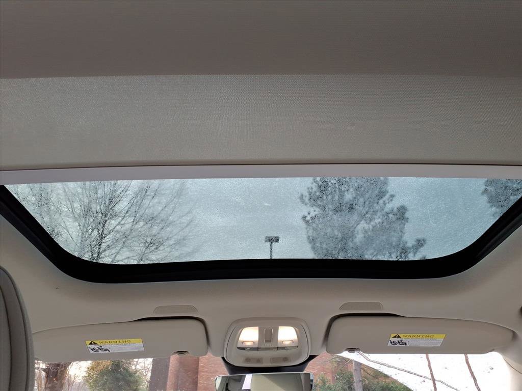 Certified 2023 Volvo XC60 B5 Plus w/ Climate Package image 15