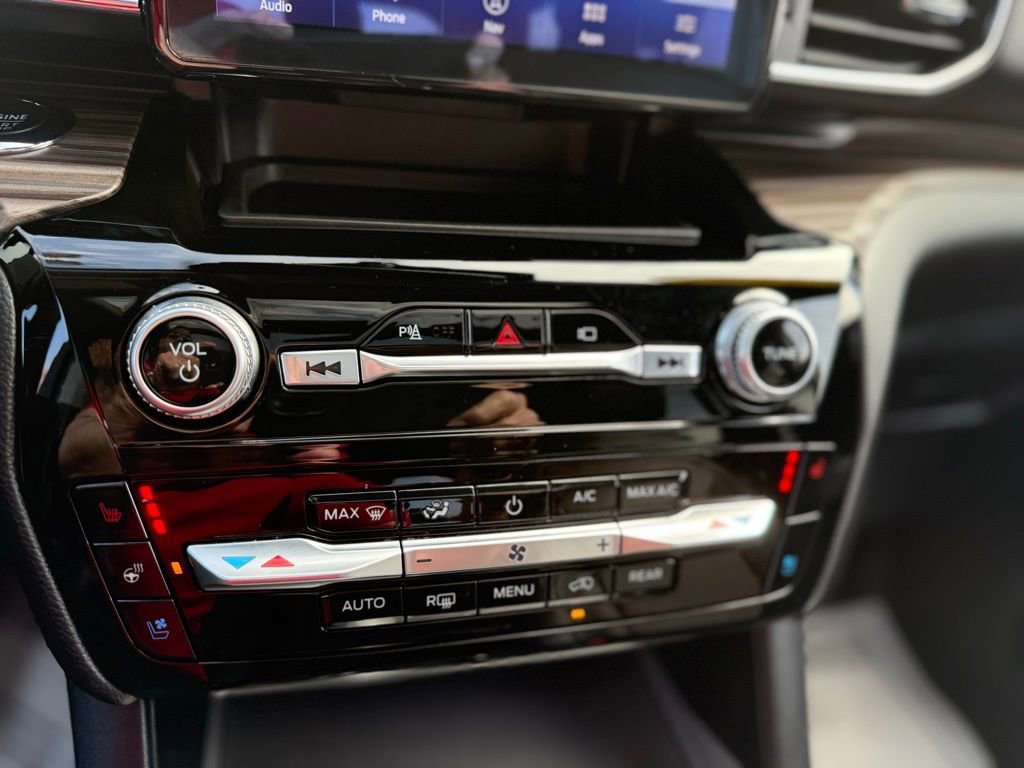 Used 2022 Ford Explorer Limited w/ Hybrid Equipment Group 310A image 18