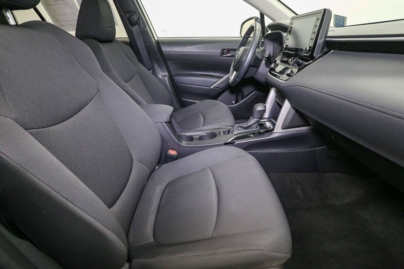 Used 2022 Toyota Corolla Cross LE w/ Moonroof Package AWD/4WD image 19