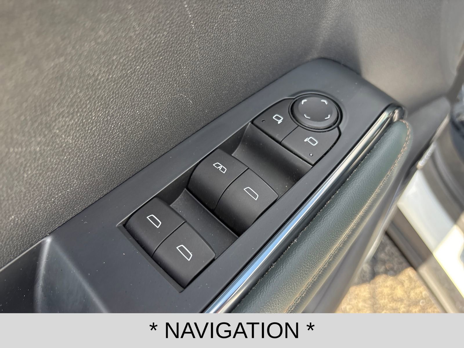 Used 2024 GMC Acadia AT4 w/ Luxury Package AWD/4WD image 11