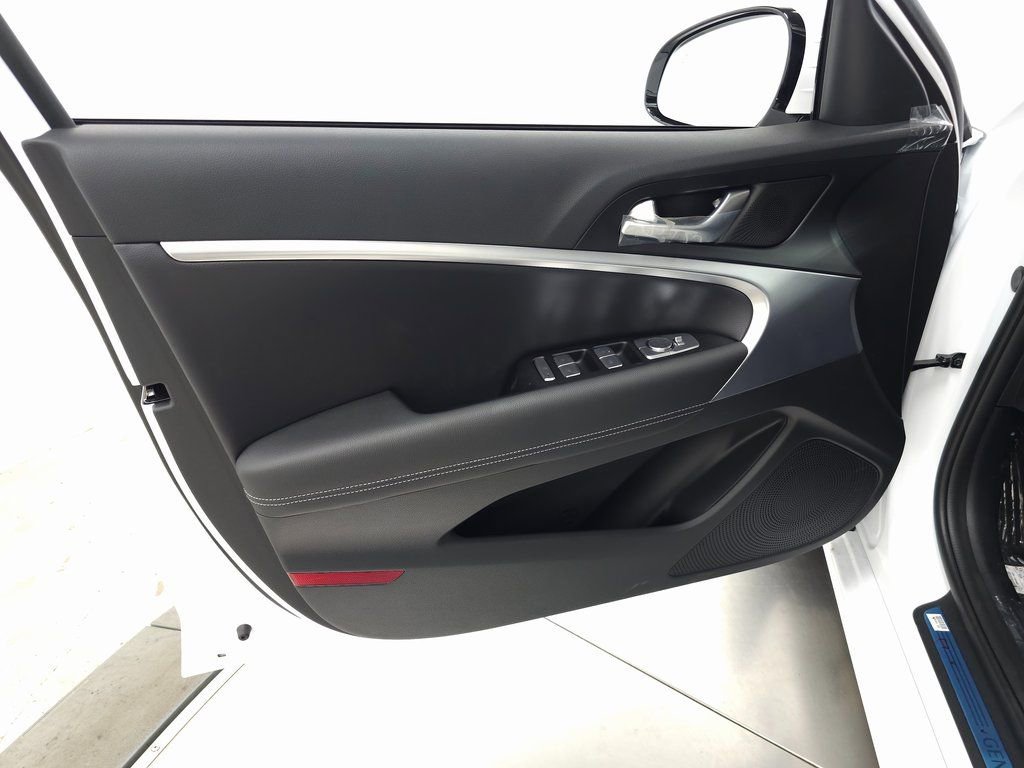 New 2025 Genesis G70 2.5T image 9