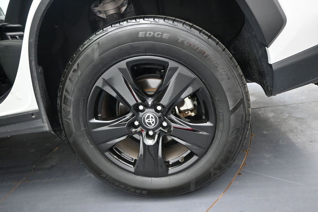 Used 2024 Toyota RAV4 XLE FWD image 41